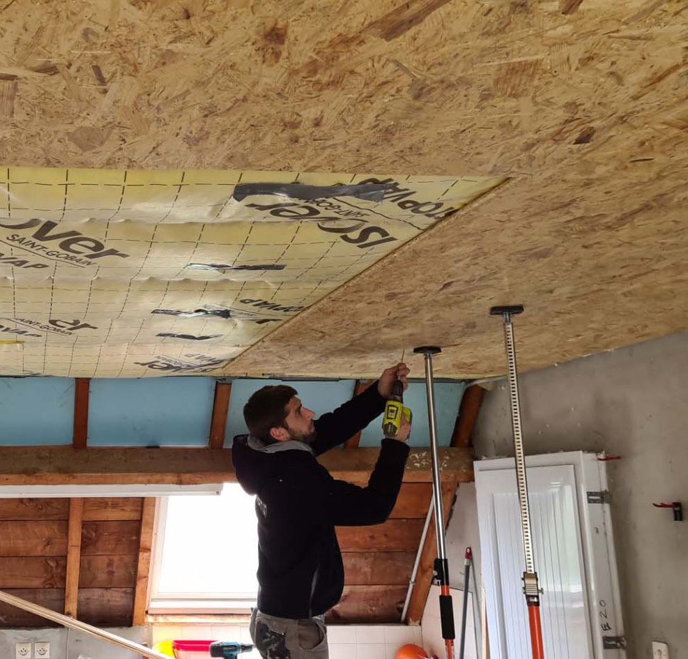 Chantier d'isolation thermique d'une maison près de Brest dans le Finistère